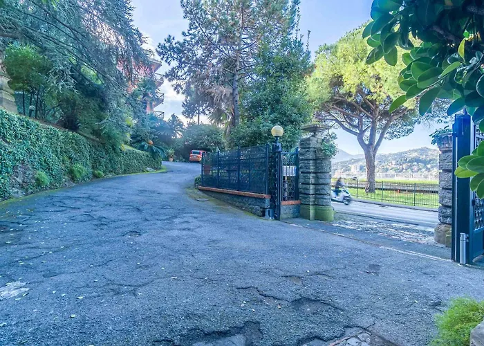 Lägenhet La Perla Del Tigullio! Fiorita Roomy Flat Rapallo